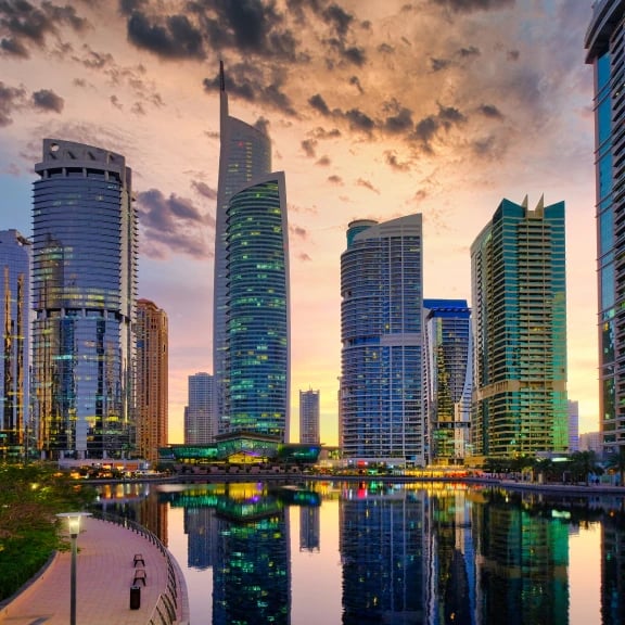 img-home-almas-tower-sunset