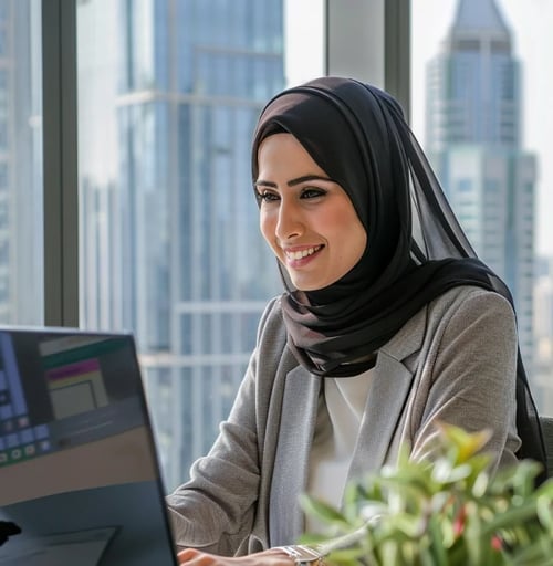 img-key-accounts-woman-with-laptop