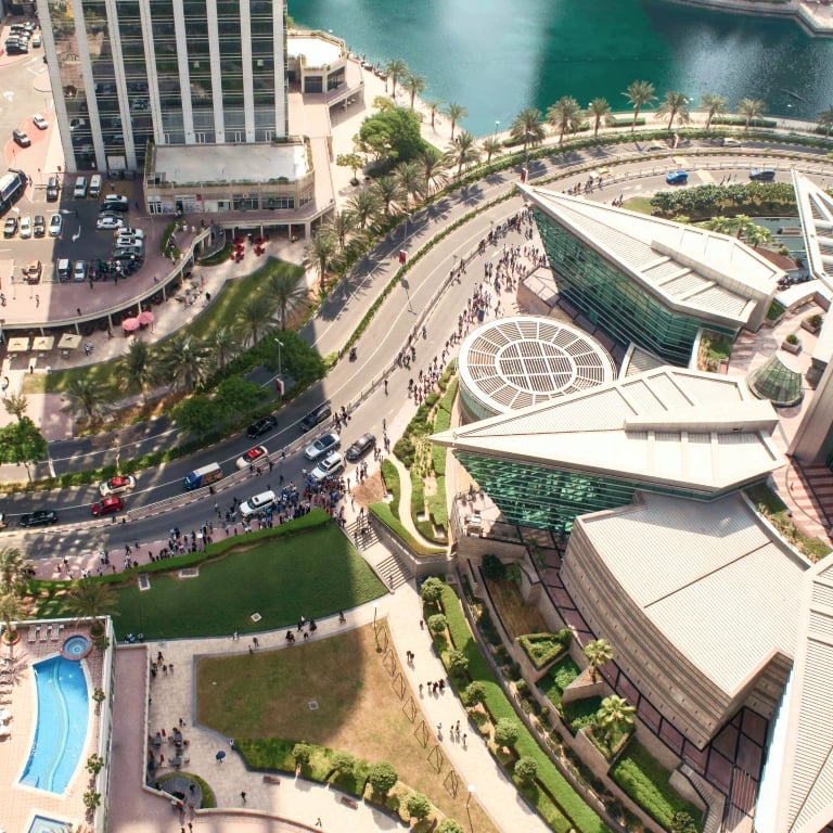 img-almas-tower-building