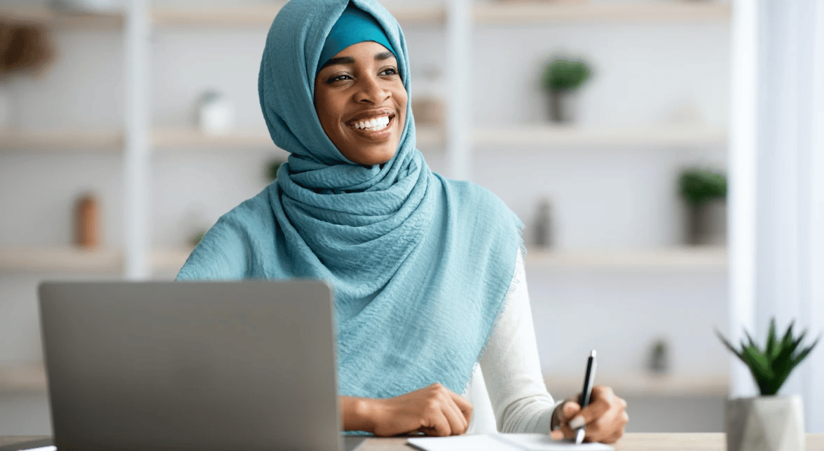 img-smiling-business-woman